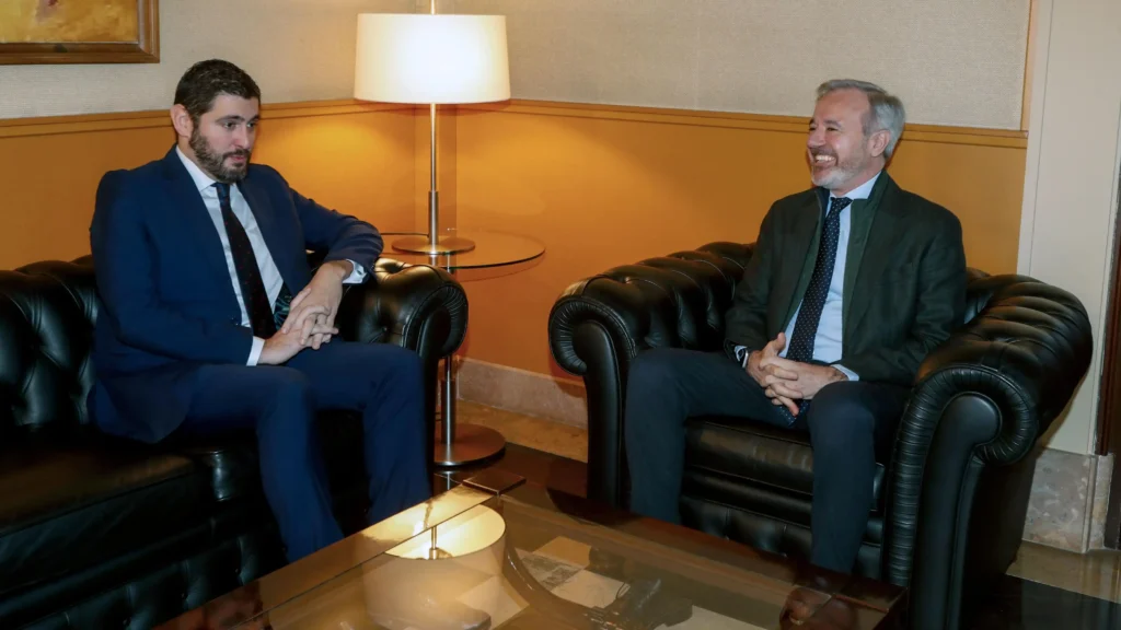 Anticipación Electoral en Aragón: La Decisión de Jorge Azcón