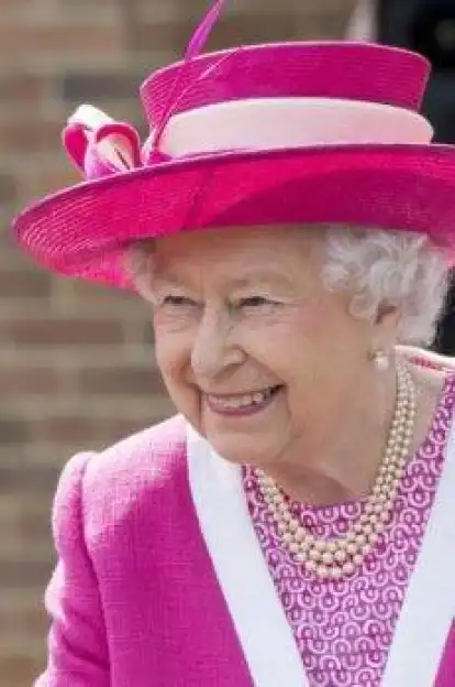 Estilo de Isabel II: cómo su vestuario se convirtió en herramienta de poder político