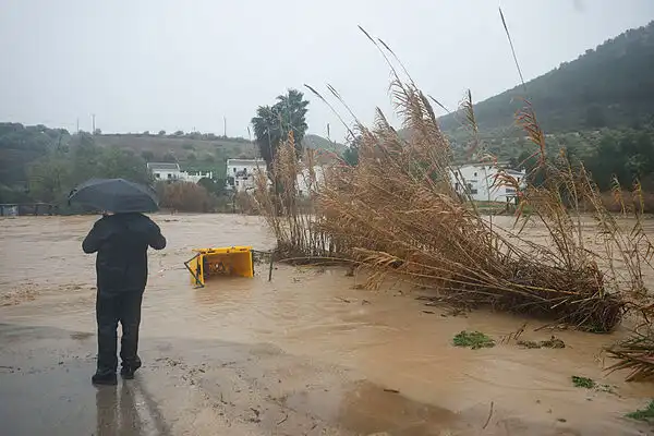 Impacto de la Borrasca Leonardo: Alerta y Consecuencias en España
