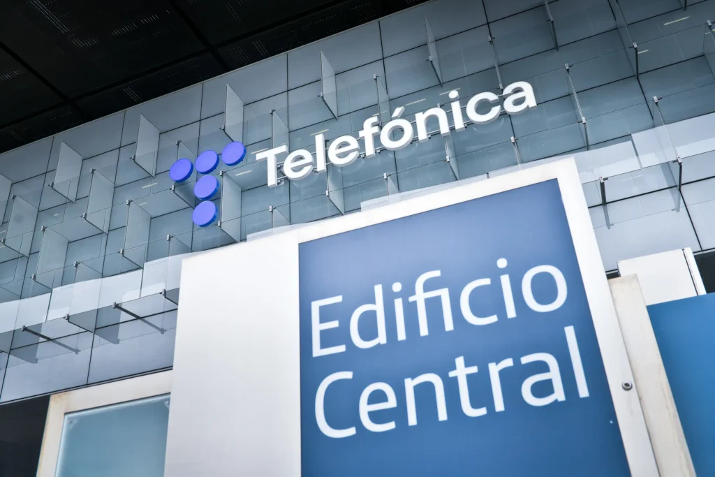 La Controversia del ERE en Telefónica: Descontento y Desafíos Legales