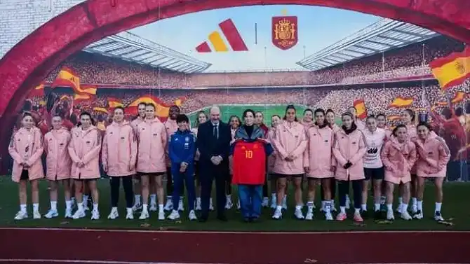 La FFCV impulsa el fútbol femenino con un masivo desplazamiento a la final de la Women’s Nations League