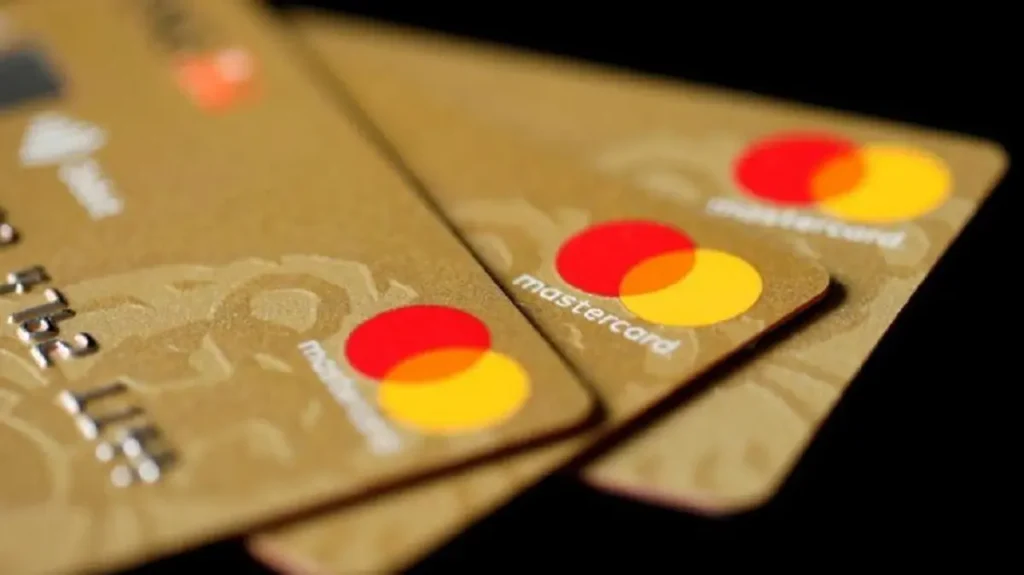 Mastercard: Beneficios en Aumento y Despidos en el Horizonte