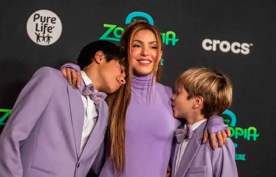 Shakira Brilla en el Estreno de ‘Zootopia 2’ con sus Hijos en Lugar de los Latin Grammy