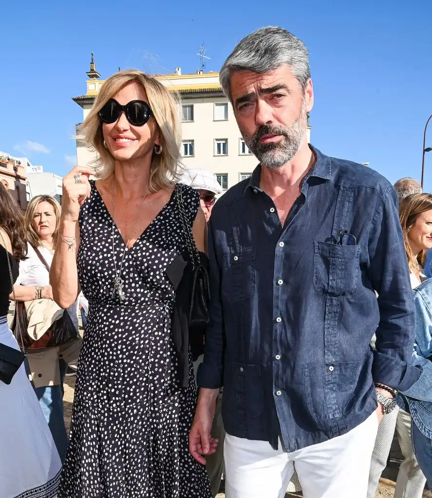 Una Escapada Familiar en el Pirineo: Susanna Griso y Luis Enríquez Celebran el Amor