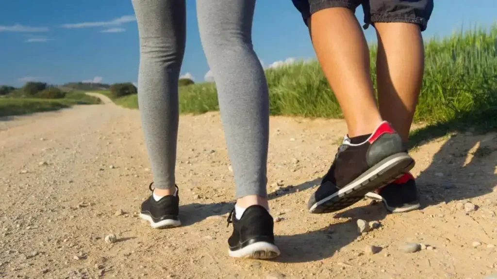 Caminar todos los días: beneficios reales, gasto calórico y efectividad para perder peso